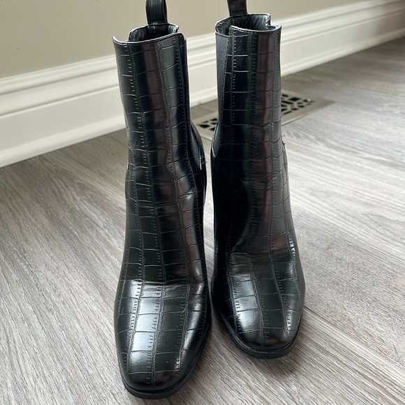 Boots - Picture 2 of 7